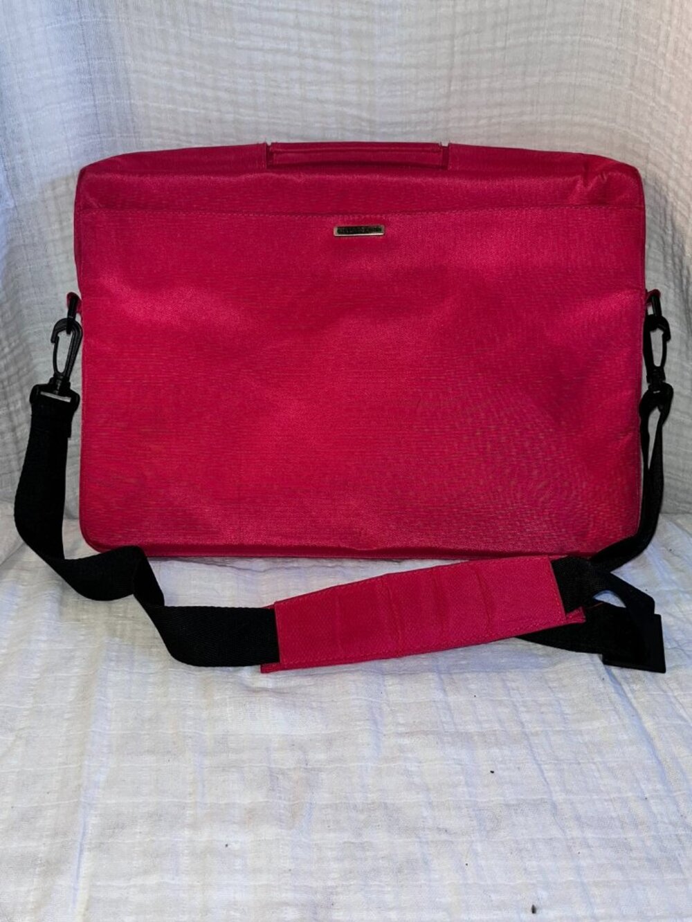 Golla Generation Mobile (Genmob) Women's 15" Compatible Laptop Satchel~Hot Pink